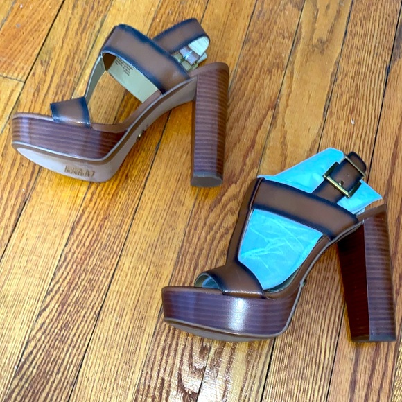 Michael Korks 8 1/2 brown platform sandal - Picture 2 of 4